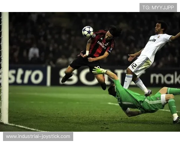 哈兰德终结能力与战术角色解析：吃饼型前锋还是顶级中锋？